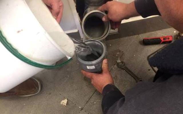 Udrożnienie rur kanalizacyjnych w domowych instalacjach
