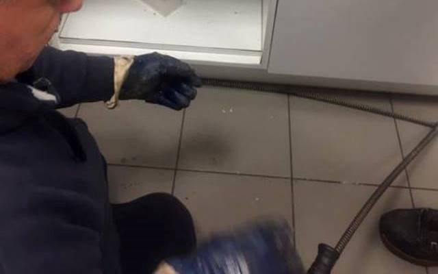 Kompleksowe Udrożnienie Rury w Systemie Kanalizacyjnym